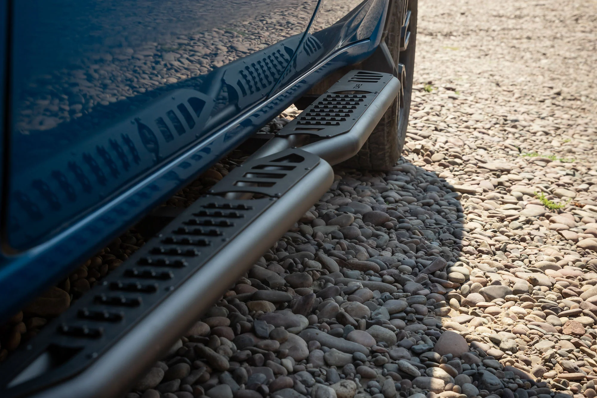 2019-2026 GMC Sierra 1500 & Chevrolet Silverado 1500 Crew Cab OE Plus Side Steps - Image 2